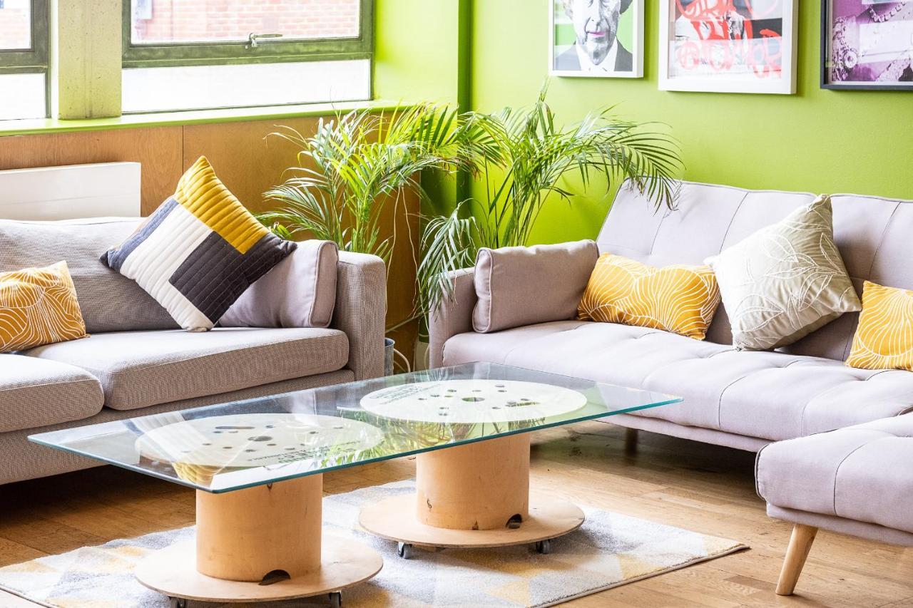 Spacious 3 Bedroom Apartment, Private Parking, Frühstückspension Bristol